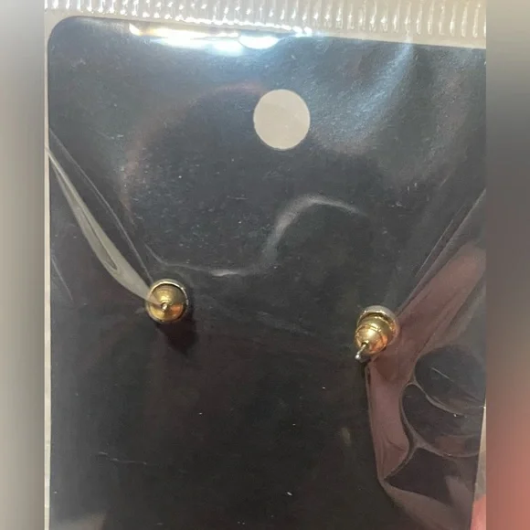 Swarovski Elements Crystal Green Stud Earrings! - Picture 2 of 3